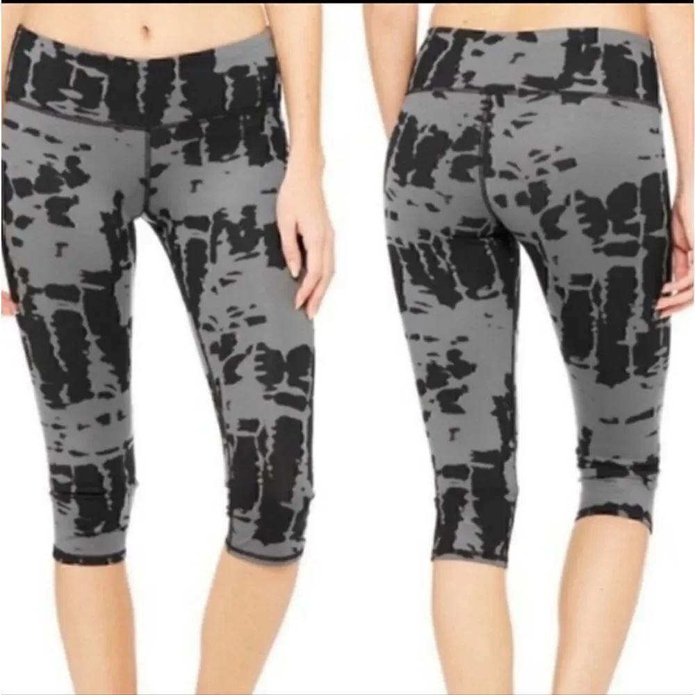 Alo Yoga Airbrush Capri Leggings Tie-Dye size small